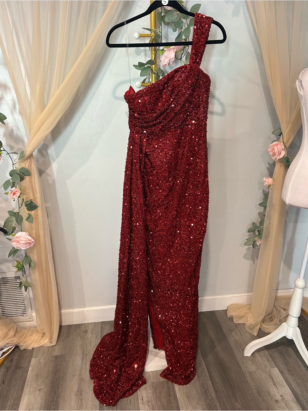 NWT Red Sequin One Shoulder Asymmetrical Slit Draped Formal Gown - Picture 2 of 9